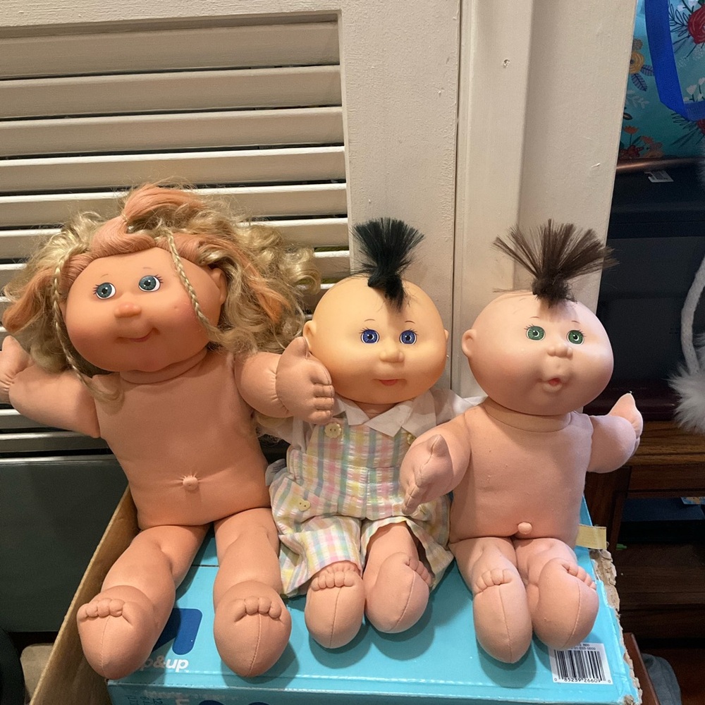 Cabbage Patch Kids Lot of 3 Dolls includes a First Edition 1991